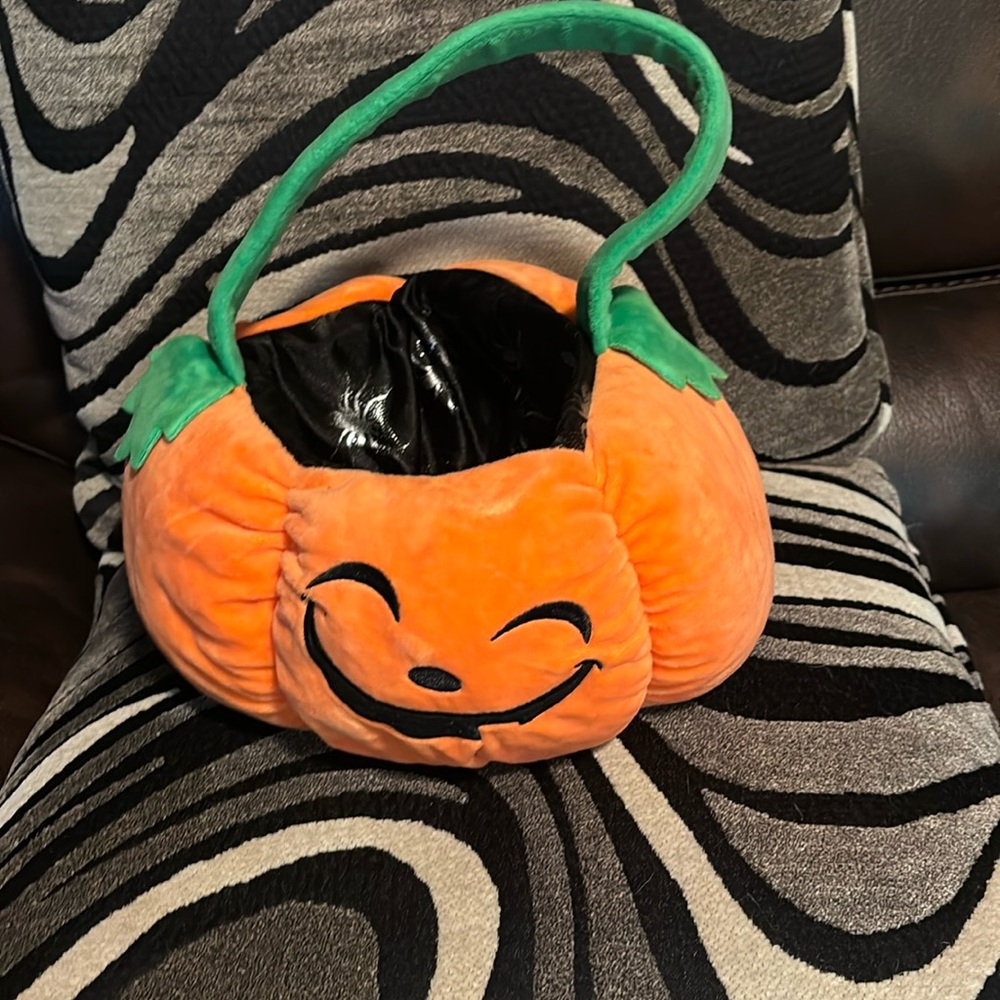 EUC Plush Pumpkin Basket